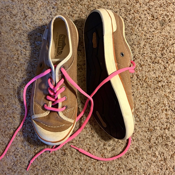 Simple Tan Canvas Shoes with Pink Laces size 7.5 - Picture 3 of 5